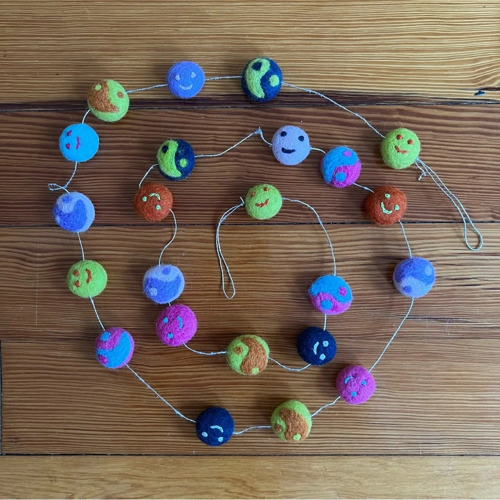 URBAN OUTFITTERS Felt Icon Garland
